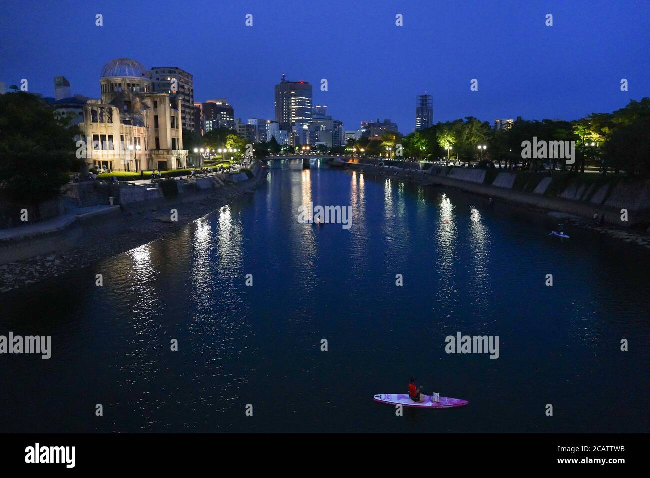 Hiroshima, Japan. 6th Aug, 2020. A view of the scaled down lantern ceremony along the Motoyasu River at night.Hiroshima will mark the 75th anniversary of the atomic bombing which killed about 150,000 people and destroyed the entire city for the first bombing with a nuclear weapon in war. Credit: Jinhee Lee/SOPA Images/ZUMA Wire/Alamy Live News Stock Photo