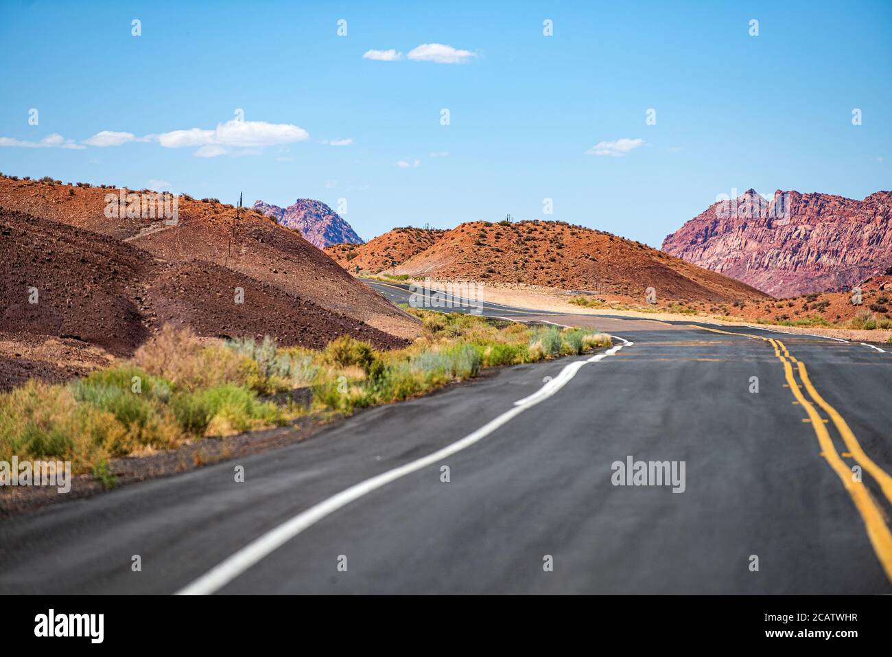 Open road through the field, highland road. Route 66 in California Stock  Photo - Alamy, image size:1300x957