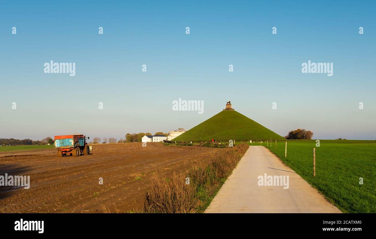 Farmlands surrounding the famous Lion’s Mound (Butte du Lion) monument in Waterloo. This monument commemorates the Battle of Waterloo fought in 1815. Stock Photo