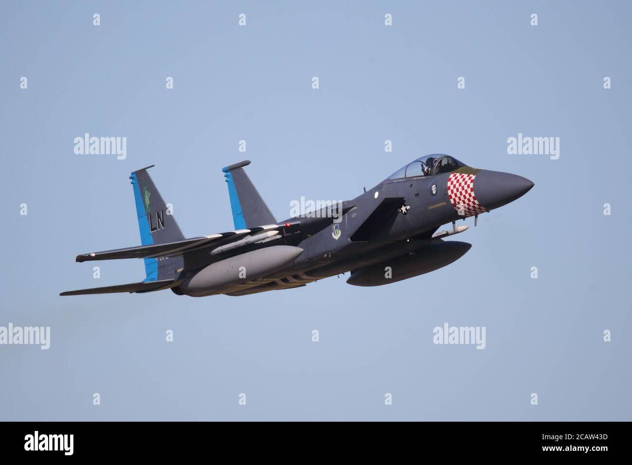 US Air Force McDonnell Douglas F-15 Strike Eagle of the 48th Fighter Wing in Blue Tail Heritage markings practising at RAF Lakenheath, Suffolk, UK Stock Photo