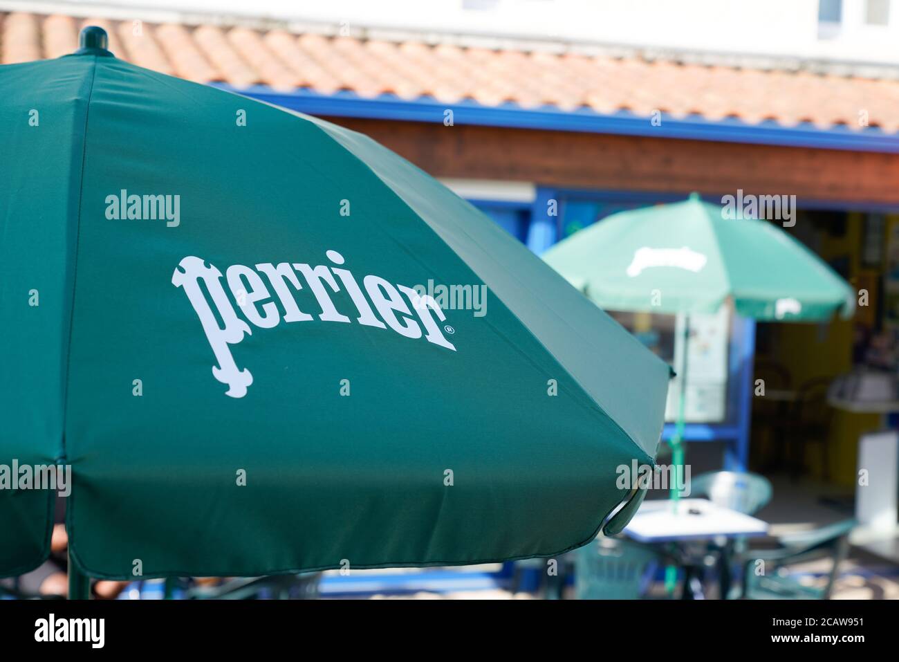 Bordeaux , Aquitaine / France - 08 04 2020 : Perrier logo sign and text on  bar sell sparkling Natural Mineral Water Stock Photo - Alamy