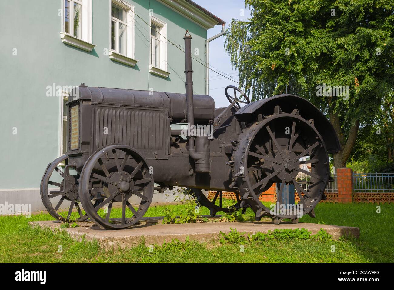 GDOV, RUSSIA - JULY 19, 2020: Old Soviet tractor SHTZ 15/30 close up. Monument at the building of the city museum Stock Photo