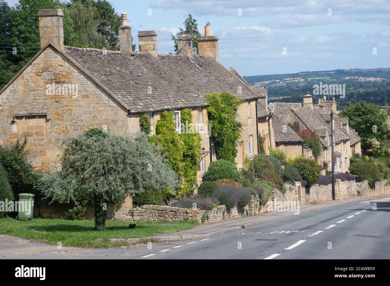 Row of traditional houses in Cotswold village of Bourton on the Hill Stock Photo