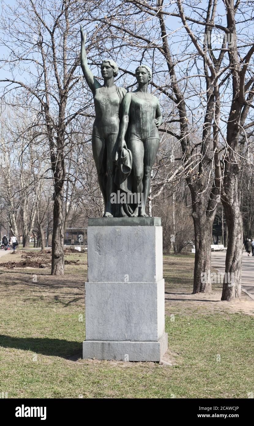 Bronze composition "Hello athletes" sculptor Elena JansonManizer 1950s