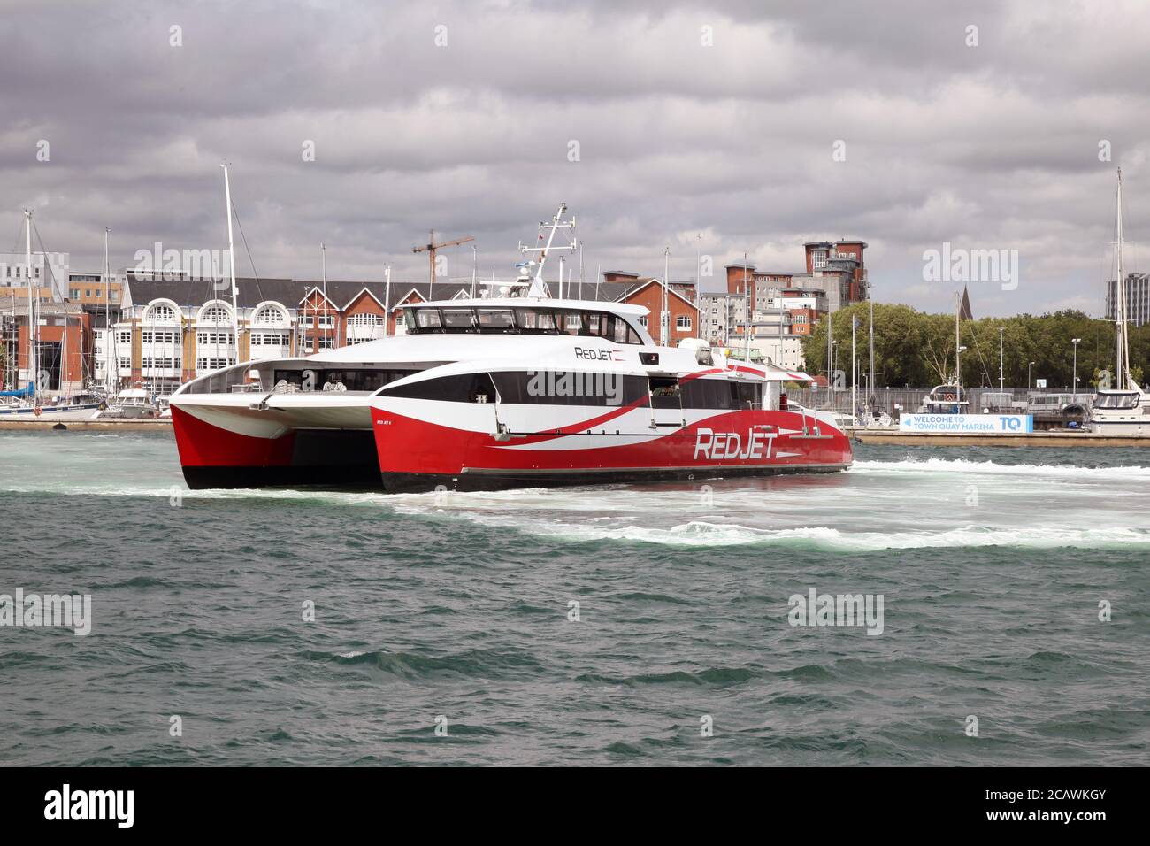 Red Jet 6 Hi-Speed ferry service, Solent crossing to Isle of Wight leaving Town Quay, Southampton, England, UK, August 2020 Stock Photo