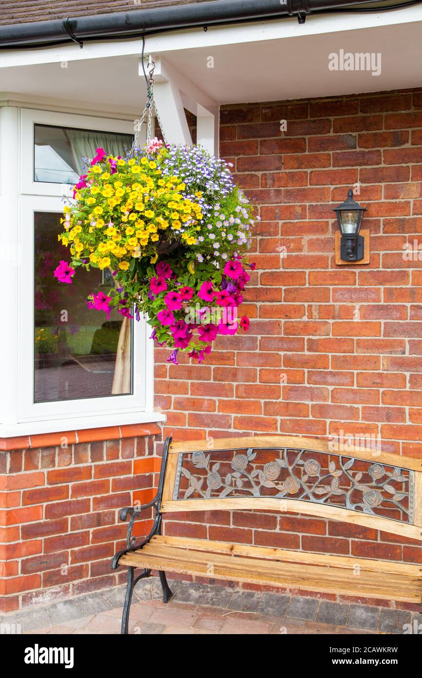 Hanging baskets garden hires stock photography and images Alamy