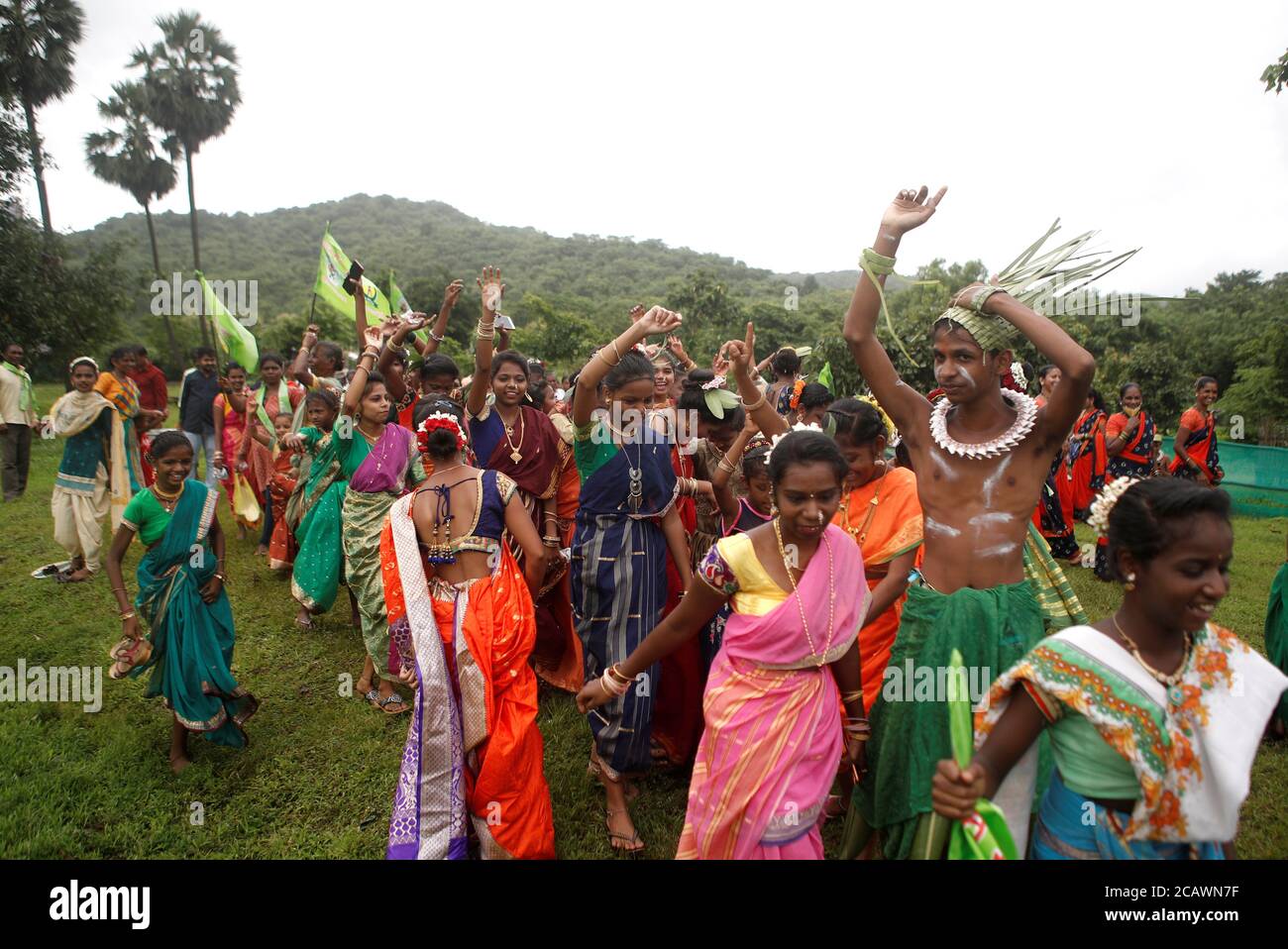 Adivasi Tribals Dance During A Celebration On The Occasion Of International Day Of The World S Indigenous People In A Forest In Mumbai India August 9 Reuters Francis Mascarenhas Stock Photo Alamy