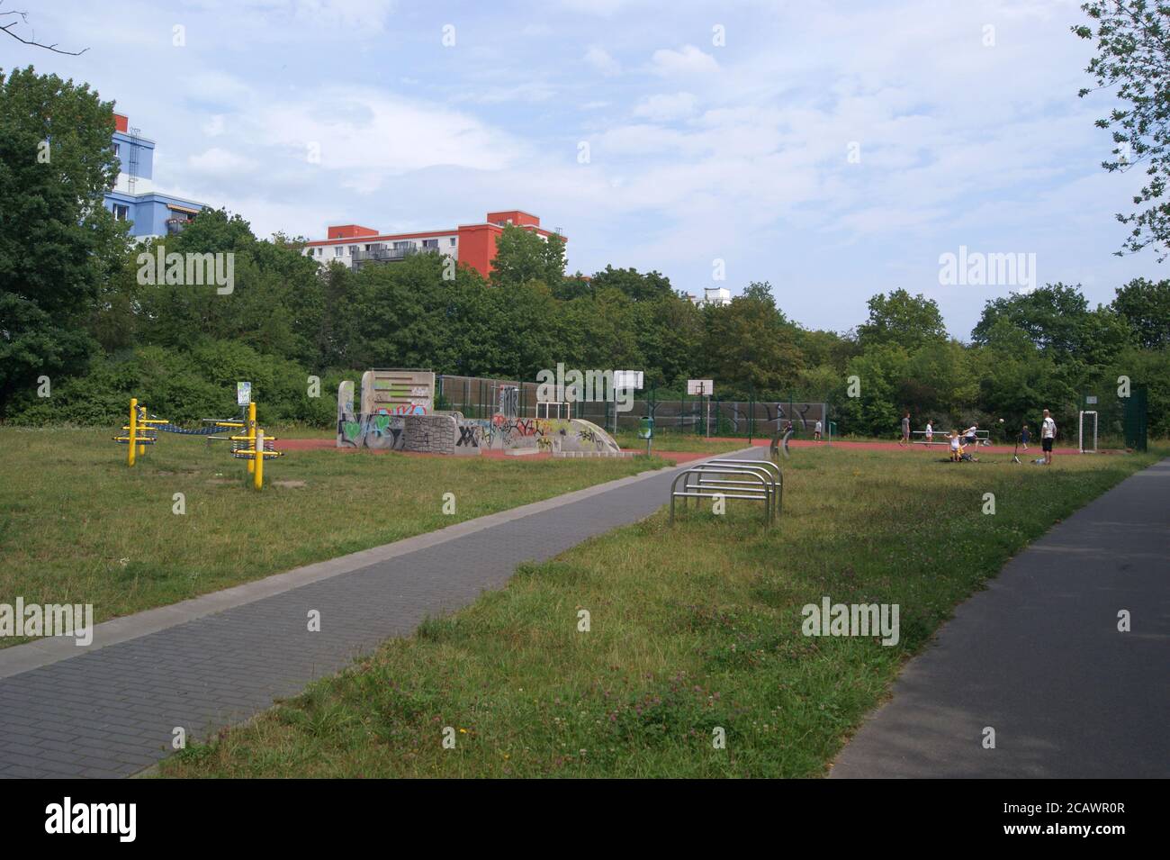 Spektepark im Spektefeld in Berlin-Spandau: Mehrzweckfeld und Parcours-Feld Stock Photo