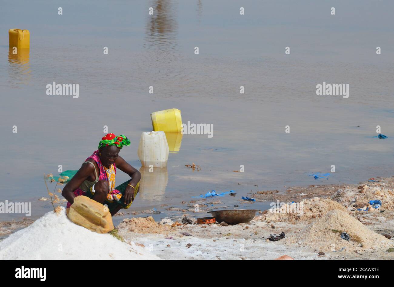 Artisanal salt gatherers working near Lompoul, Senegal Stock Photo
