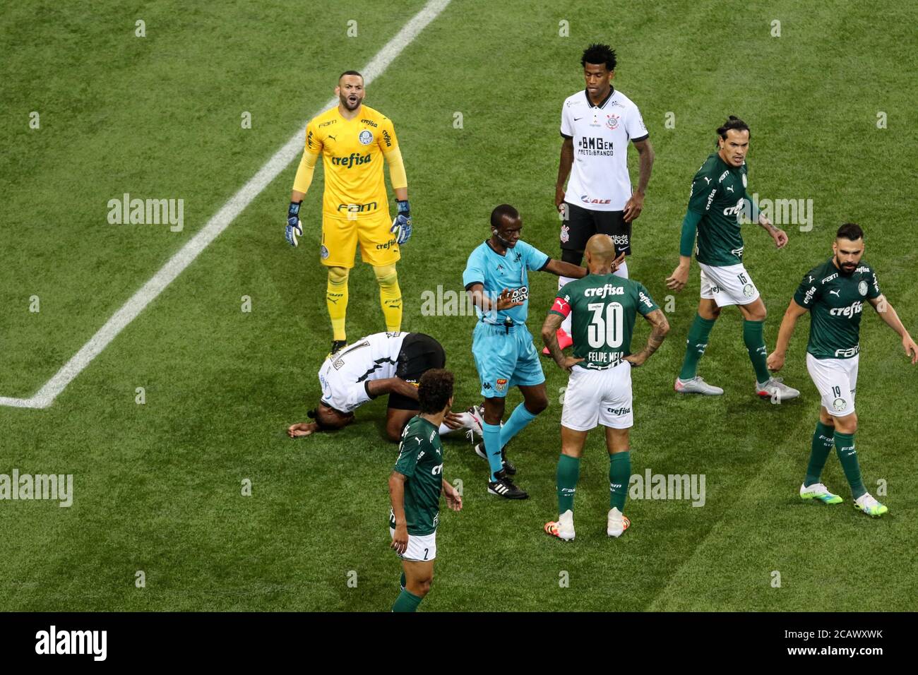 Piquerez of Palmeiras drives the ball the ball during a match