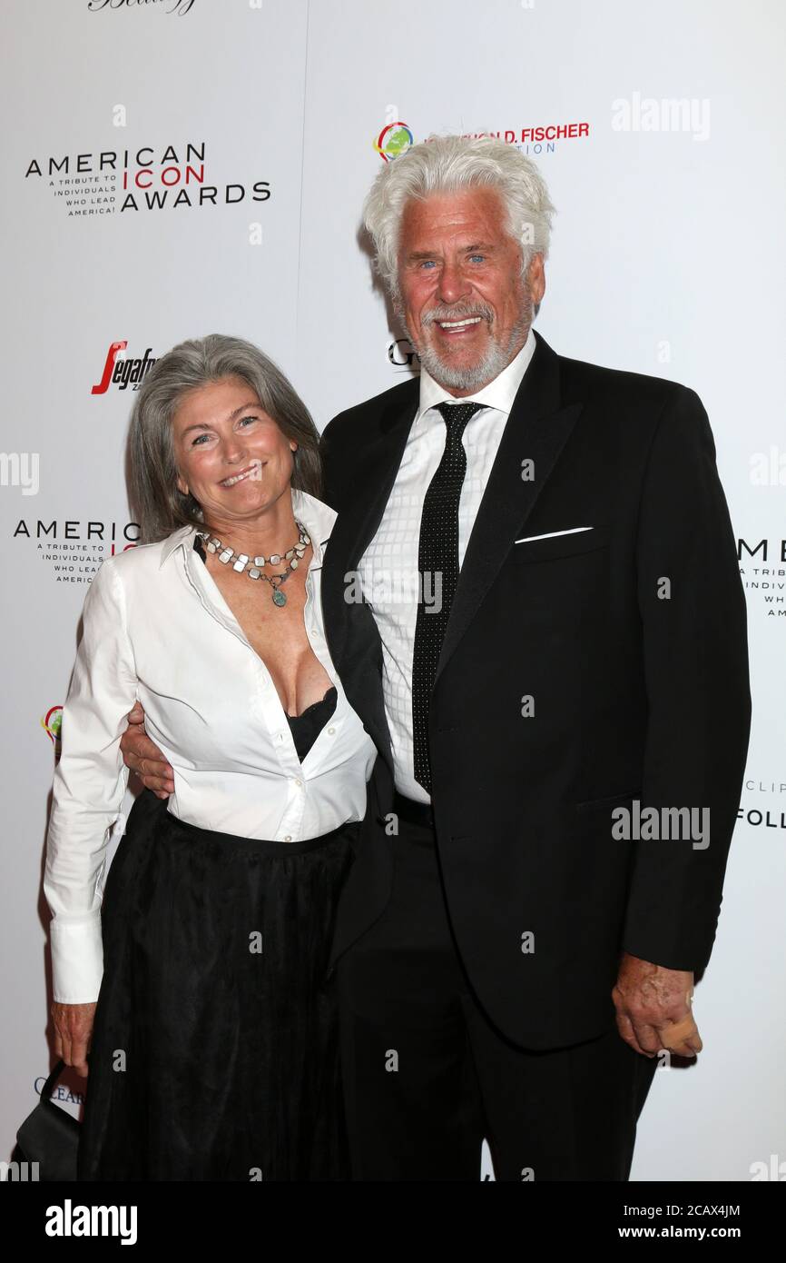 LOS ANGELES - MAY 19: Guest, Barry Bostwick at the American Icon Awards