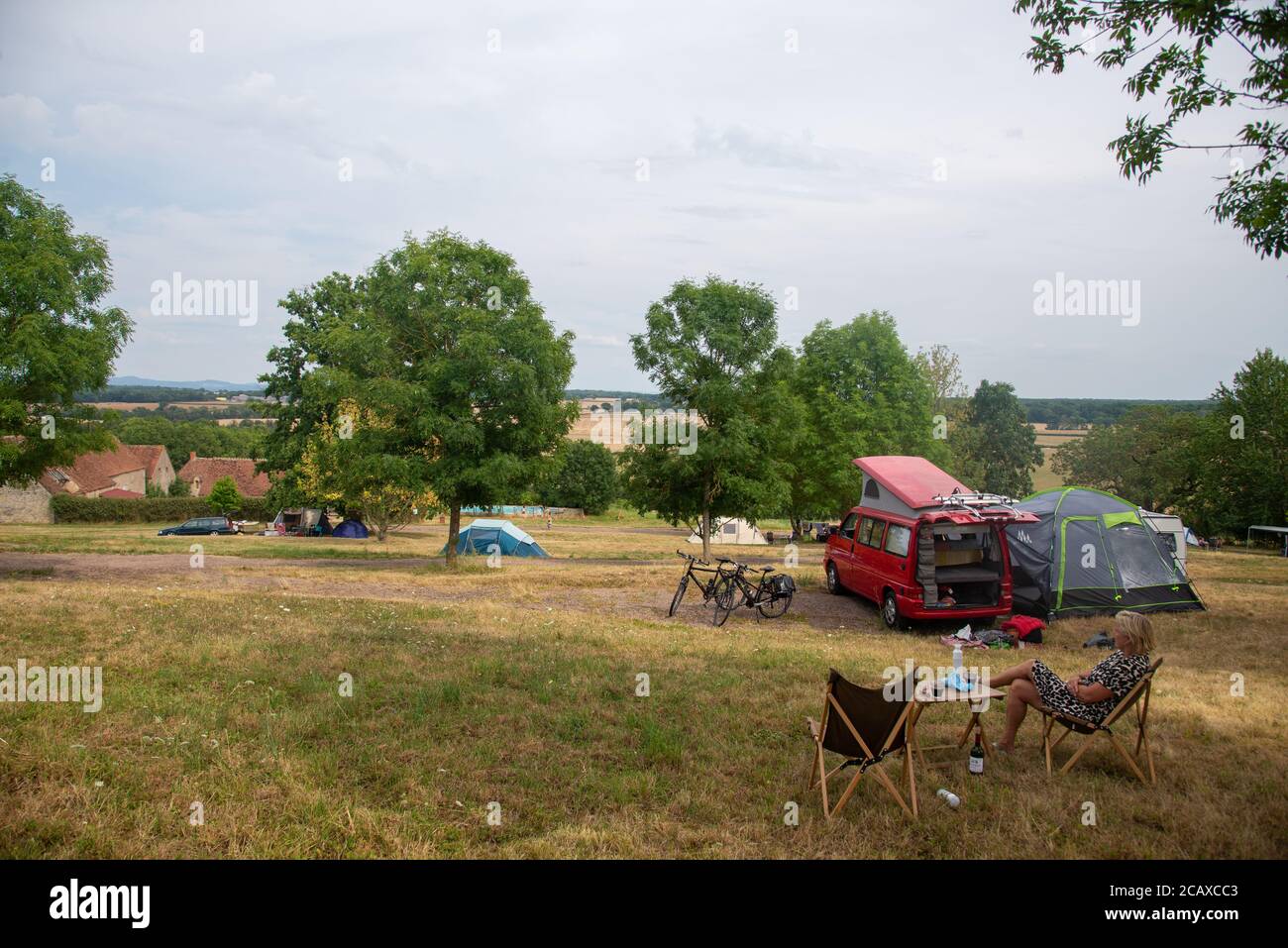 campsite with VW T4 camper at Domaine d'Ainay in Bourgogne, Guipy, France Stock Photo