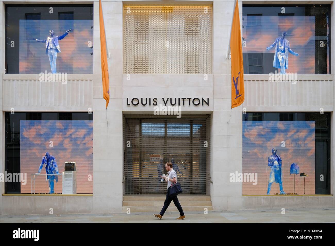 Exterior shot of Louis Vuitton store, Sloane Street, London Stock Photo -  Alamy