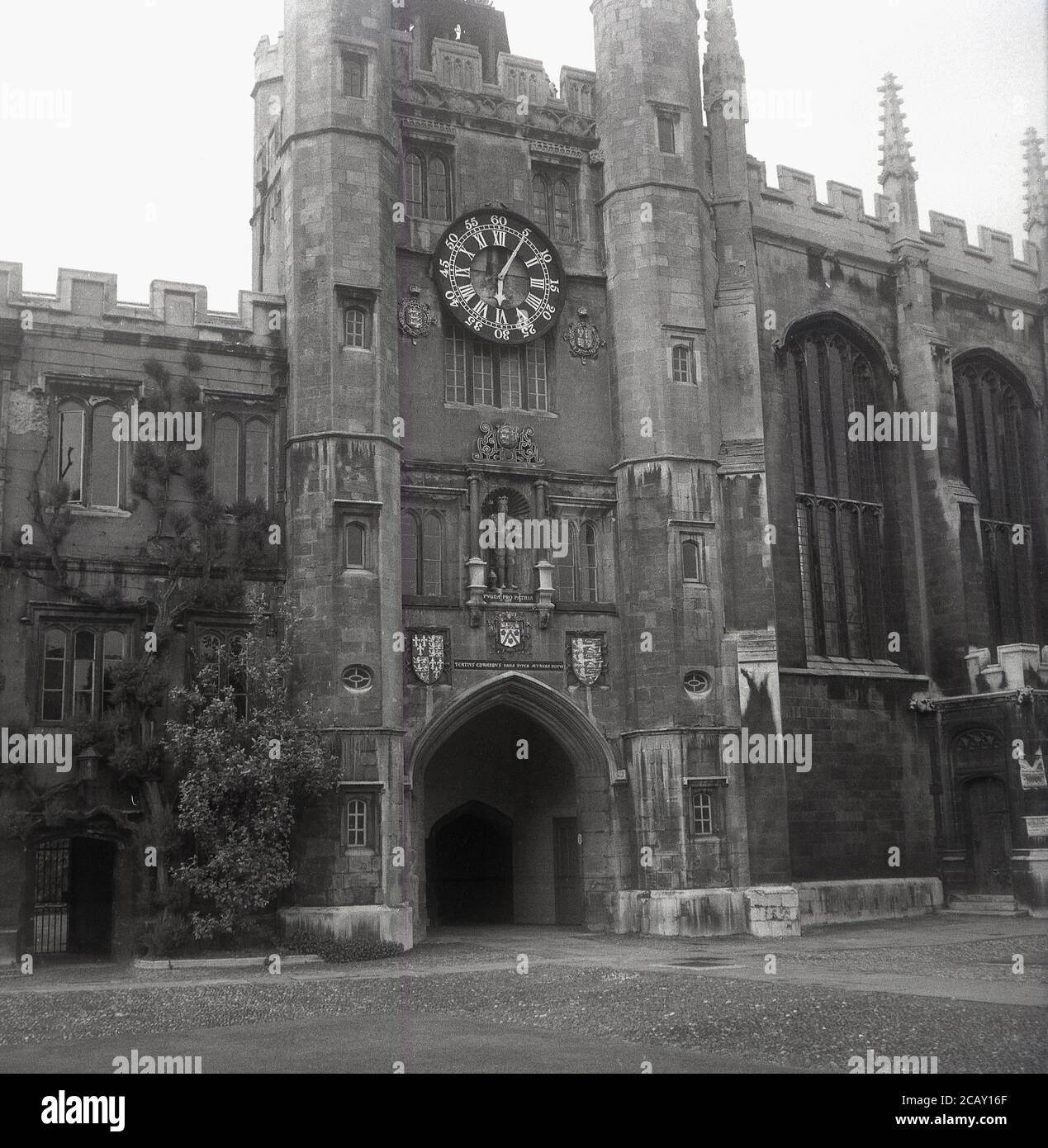 1963, historical picture of the College Clock, Trinity College, Great Court, Cambridge, England, UK. Housed in one of the oldest builsings in Trinity, at King Edward's Gate, it is known simply as the clock-tower. The first clock to have been installed in the tower was in 1610 and the surviving clock was installed in 1910 by Smith of Derby. Stock Photo