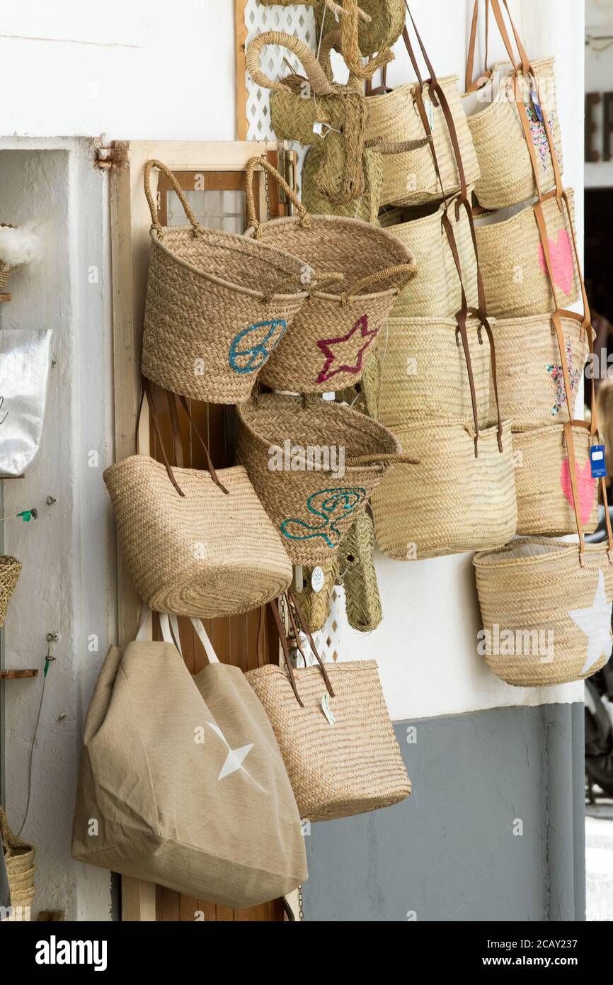 Straw bags for sale hi-res stock photography and images - Alamy