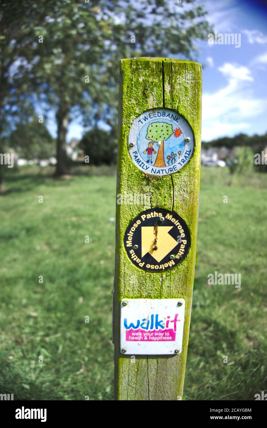 Family nature trail signpost beside Gunknowe Loch, Tweedbank, Roxburghshire, Scottish Borders, UK. Stock Photo