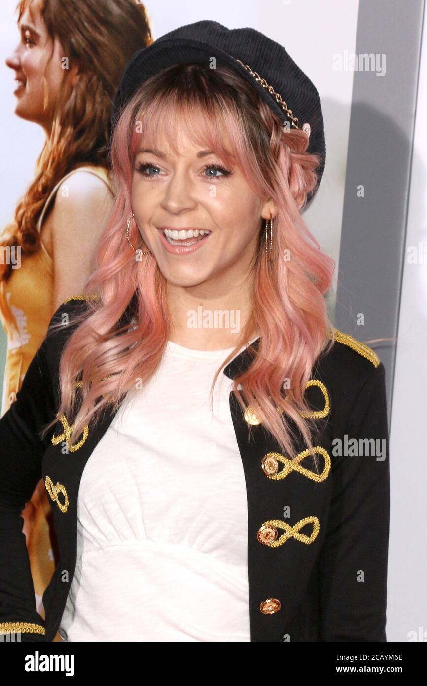 LOS ANGELES - MAR 7: Lindsey Stirling at the "Five Feet Apart" Premiere