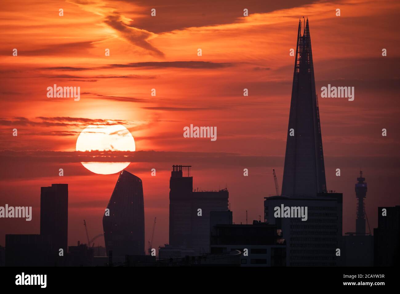 London, UK. 9th August, 2020. UK Weather: Dramatic heatwave sunset seen from the top of Greenwich Park as extreme city temperatures continue exceeding 30C daily. Credit: Guy Corbishley/Alamy Live News Stock Photo