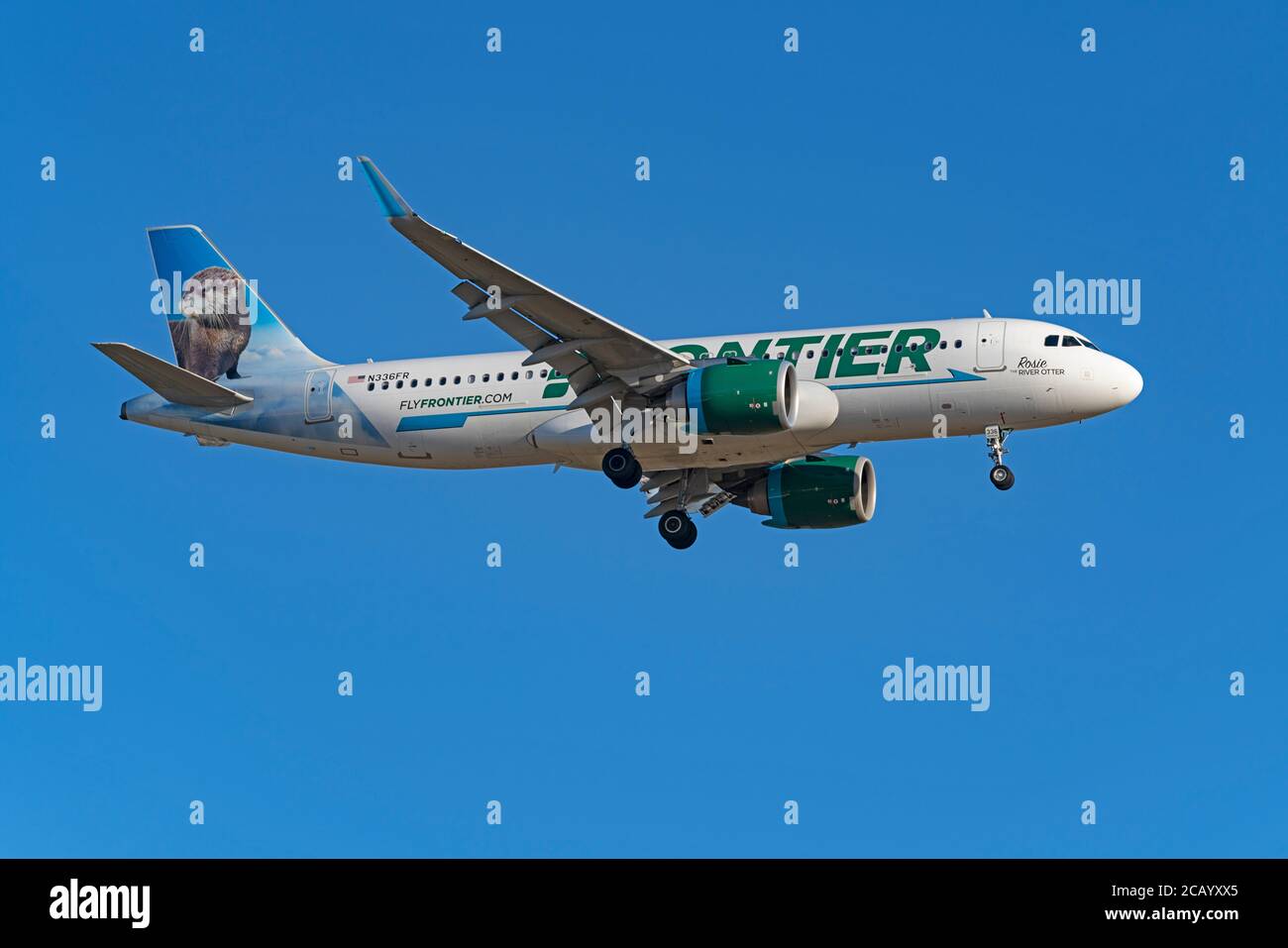 Airplane passenger jet landing at Ontario Airport Stock Photo Alamy