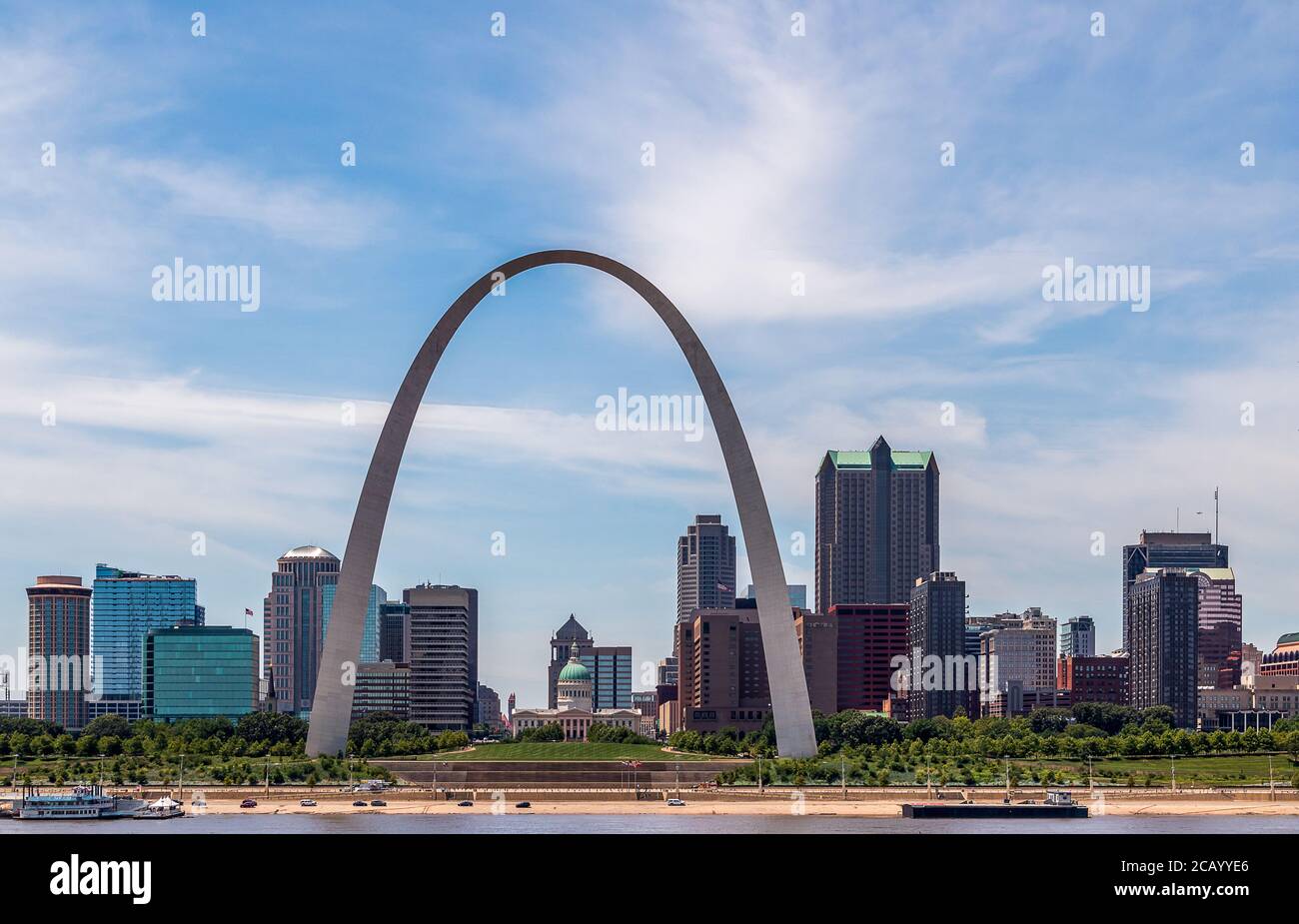 View of St. Louis and the historic Gateway Arch in Missouri, from across the Mississippi River in Malcolm W. Martin Memorial Park, Illinois Stock Photo