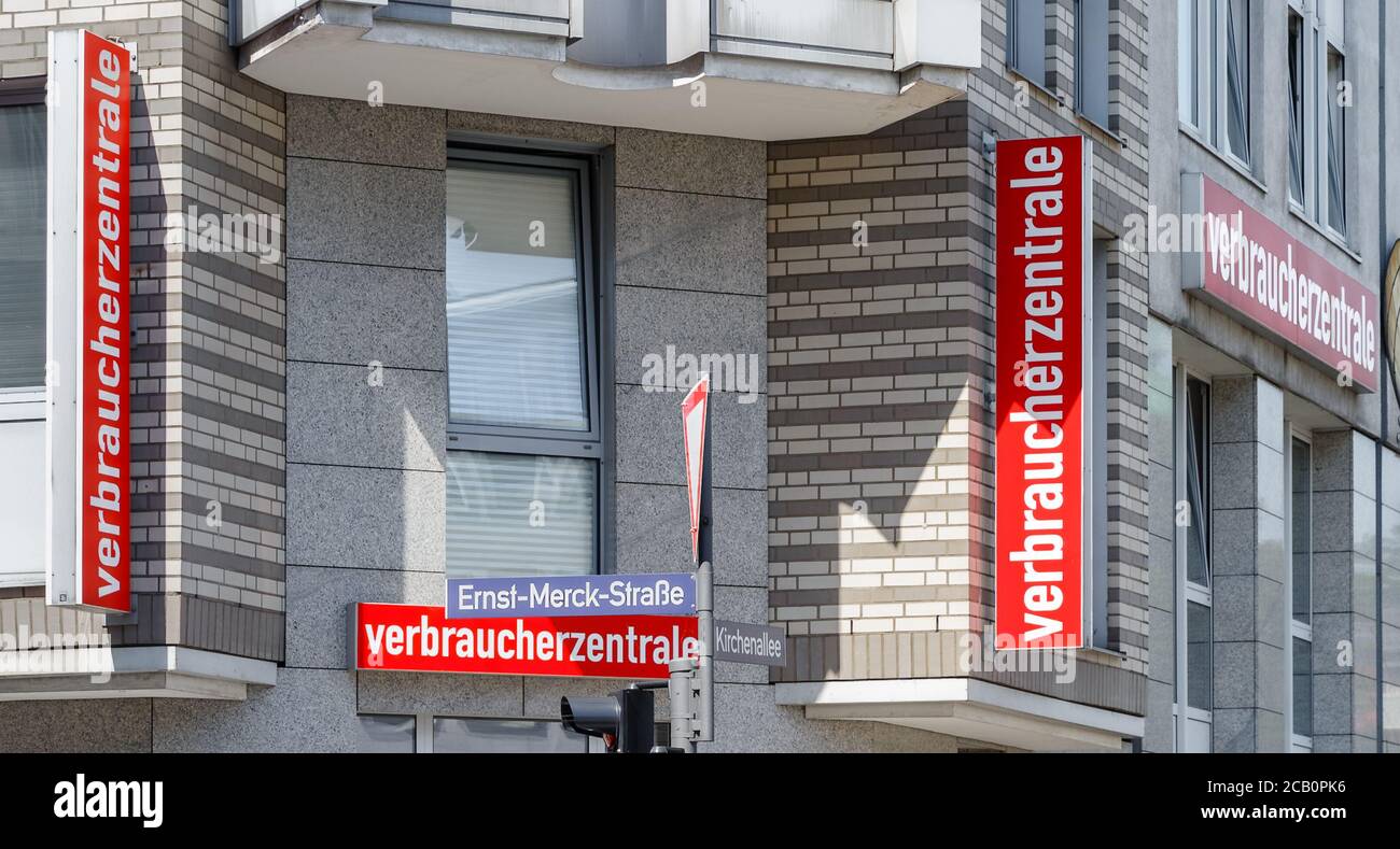 Hamburg, Germany. 07th Aug, 2020. Letterings with the inscription 'Verbraucherzentrale' are placed above the entrance of the Verbraucherzentrale Hamburg. Home office and short-time working have also further reduced the range of customer services offered here. Credit: Markus Scholz/dpa/Alamy Live News Stock Photo