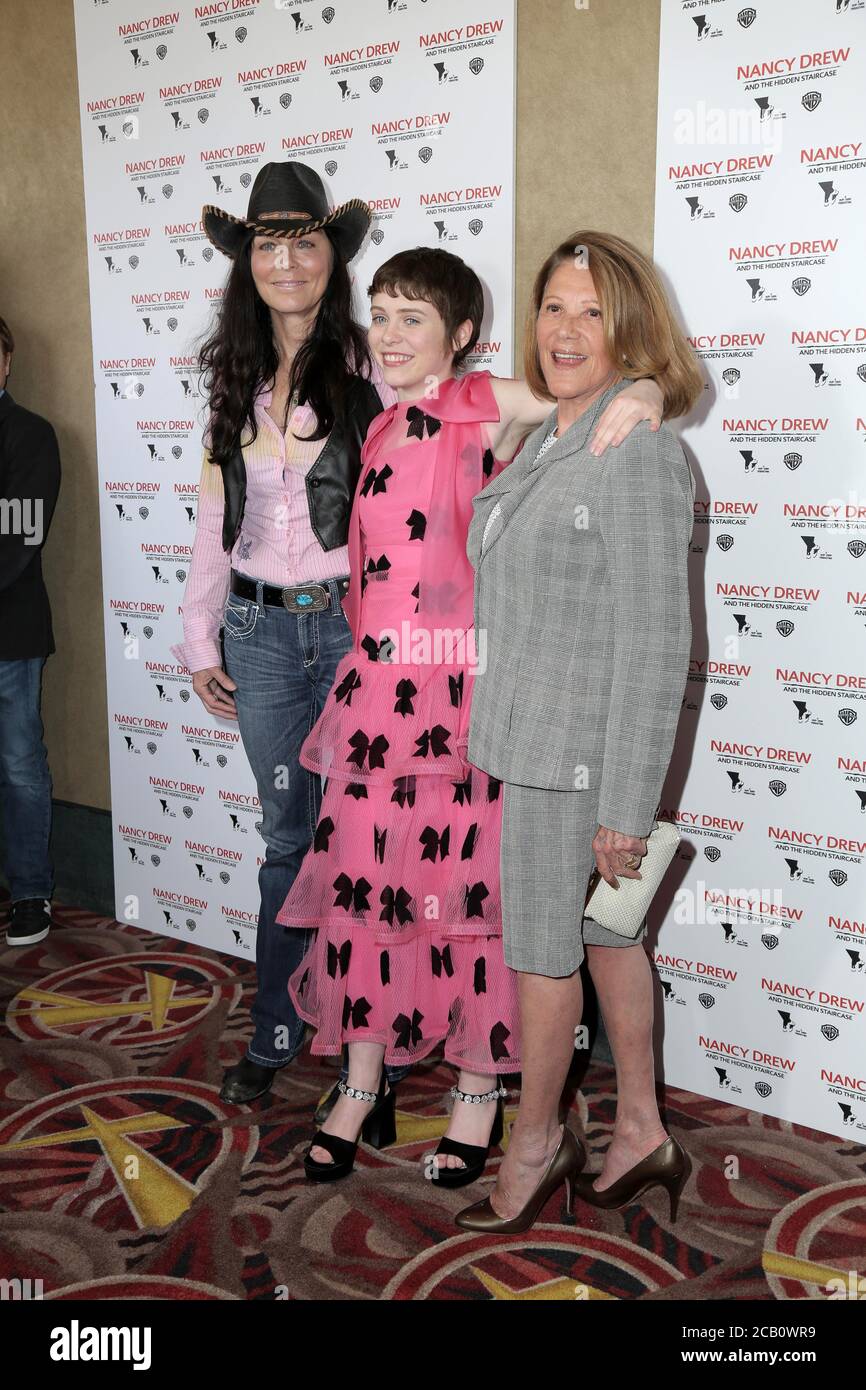 LOS ANGELES - MAR 10:  Katt Shea, Sophia Lillis, Linda Lavin at the 'Nancy Drew And The Hidden Staircase' World Premiere at the AMC Century City 15 on March 10, 2019 in Century City, CA Stock Photo