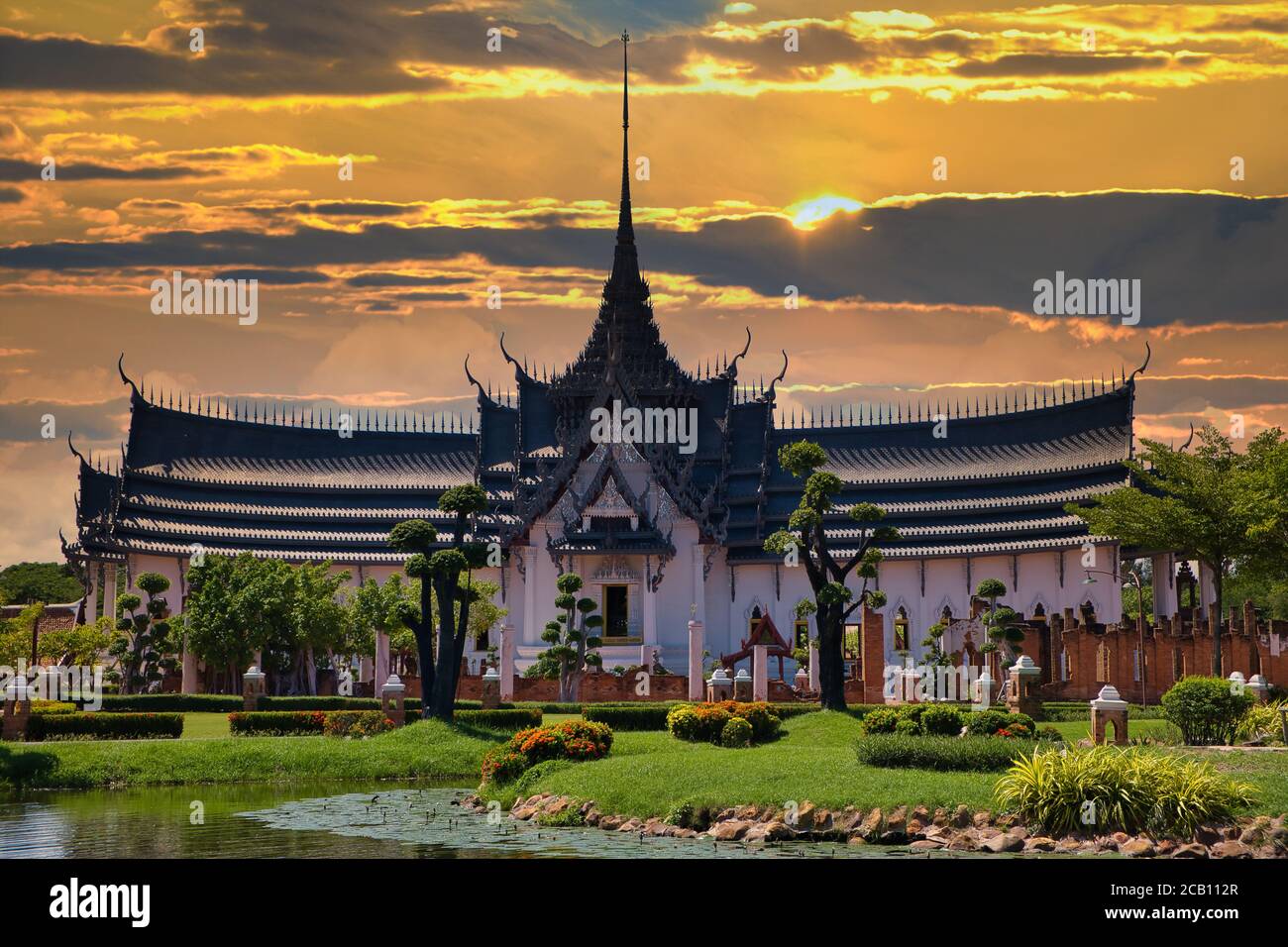 Ancient city temple at Bangkok Stock Photo - Alamy