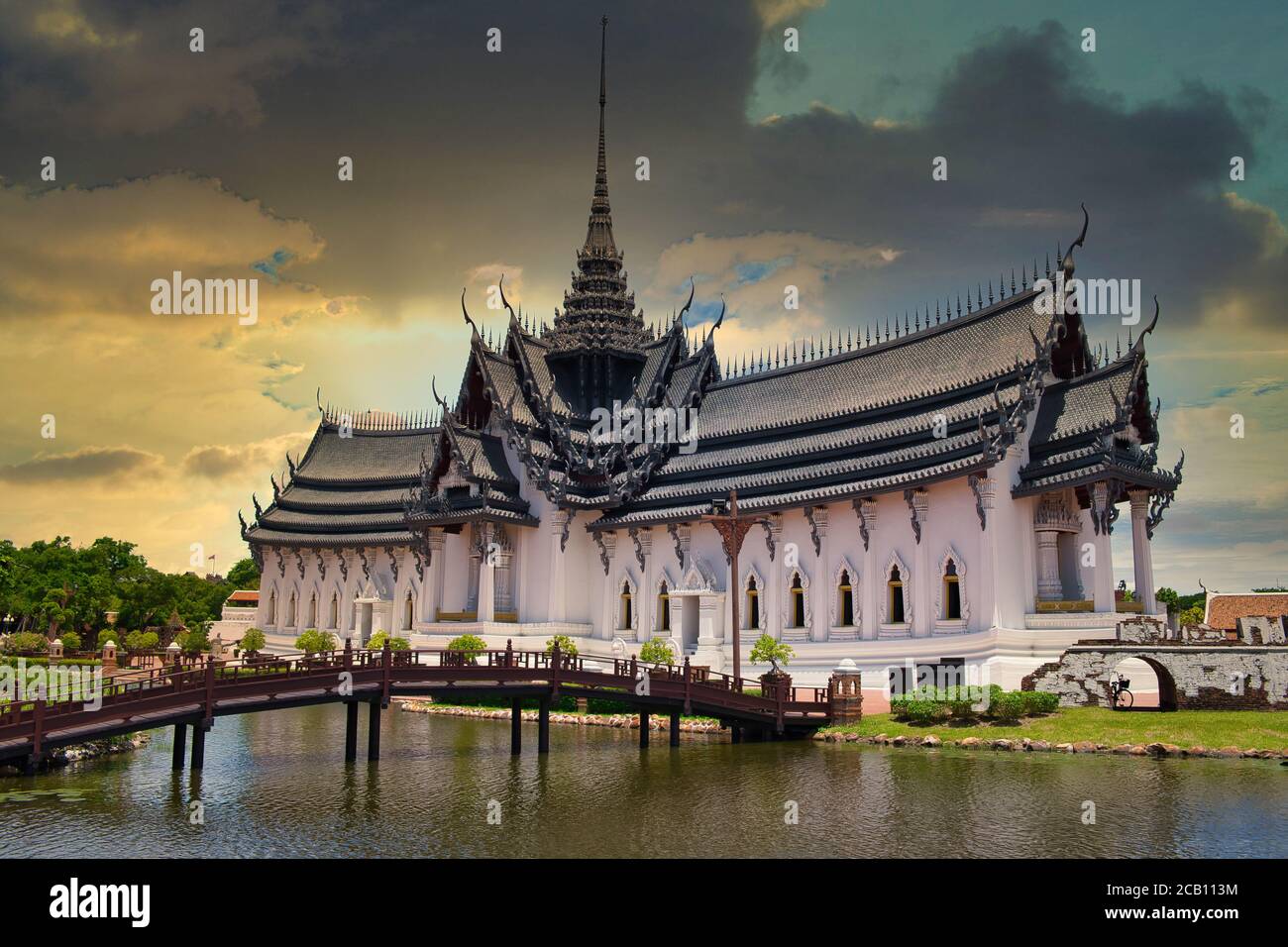 Ancient city temple at Bangkok Stock Photo - Alamy