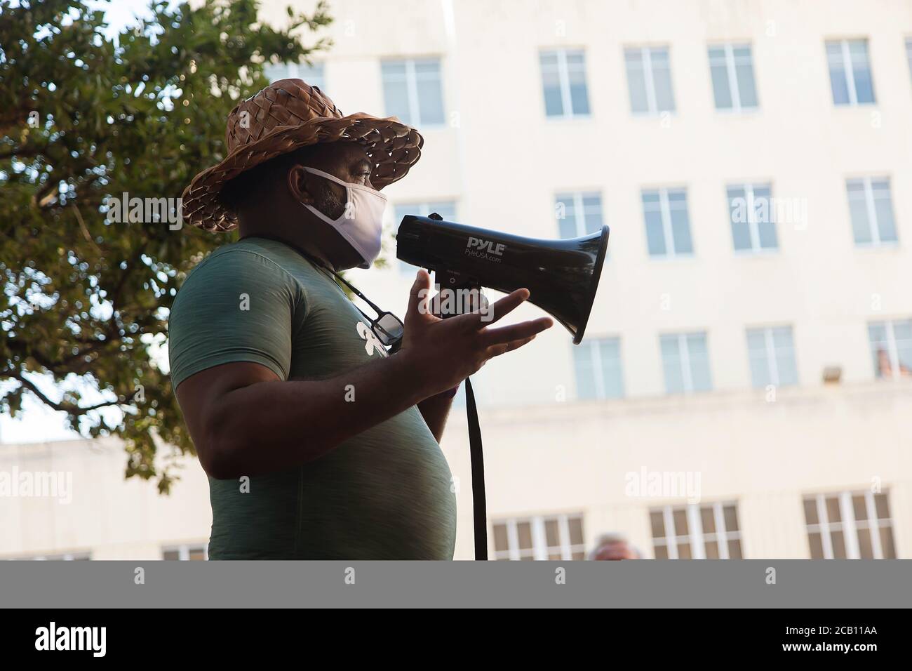 Ft Worth, TX, USA. 9th Aug, 2020. August 9, 2020: Leon Reed, Jr. arrives at City Hall where he officially kicks off Walk for Reform. He invites everyone who wants to do so to walk with him to his next stop, the Atatiana Jefferson mural. Today is the first leg of a 200 mile walk from Ft Worth to Austin, TX, to deliver a letter and discuss his thoughts on police reform with Gov. Greg Abbott. Since he is not sure when he will arrive, he hasn't set up a meeting yet with Gov. Abbott, and he is hoping the governor will see him. Leon has been a criminal defense attorney in Ft Worth for 16 years and Stock Photo