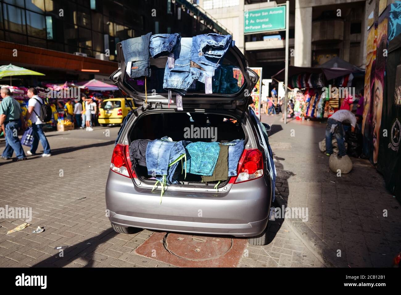 Medellin / Colombia - July 15, 2017: mobile stall selling clothes in the  trunk of a car Stock Photo - Alamy