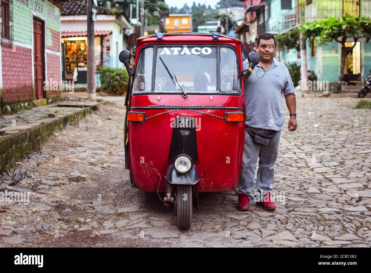Red rickshaw hi-res stock photography and images - Alamy