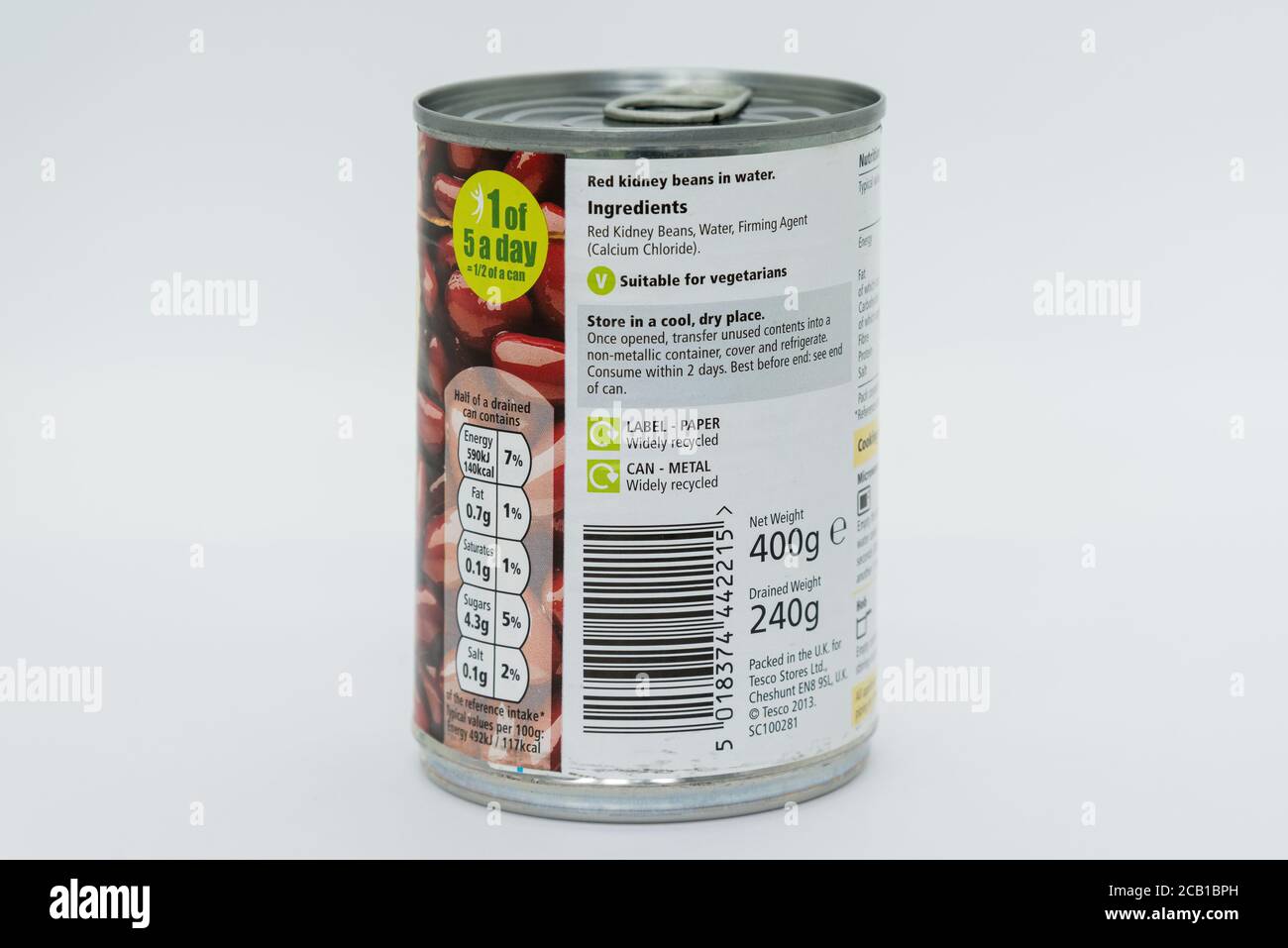 Irvine, Scotland, UK - August 08, 2020: Tin of Tesco Branded red kidney beans in recyclable tin can and lid with energy reference values and recycling Stock Photo