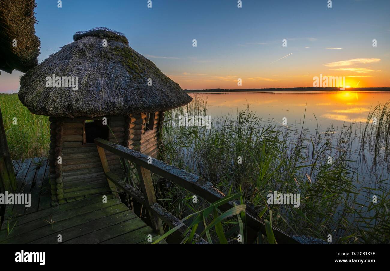 Golden light over lake hi-res stock photography and images - Alamy