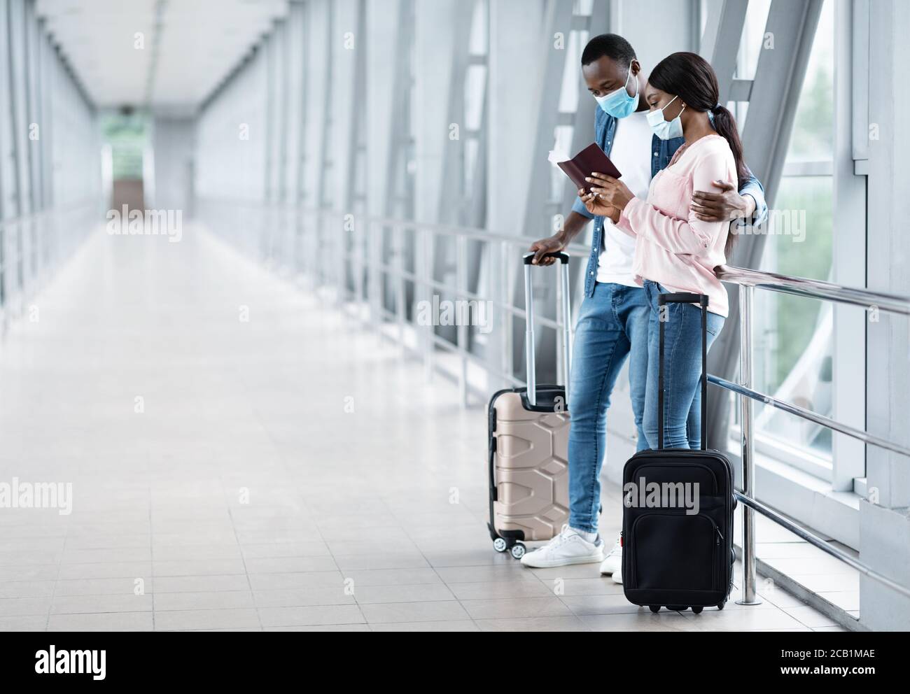 Flight boarding gate hi-res stock photography and images - Alamy
