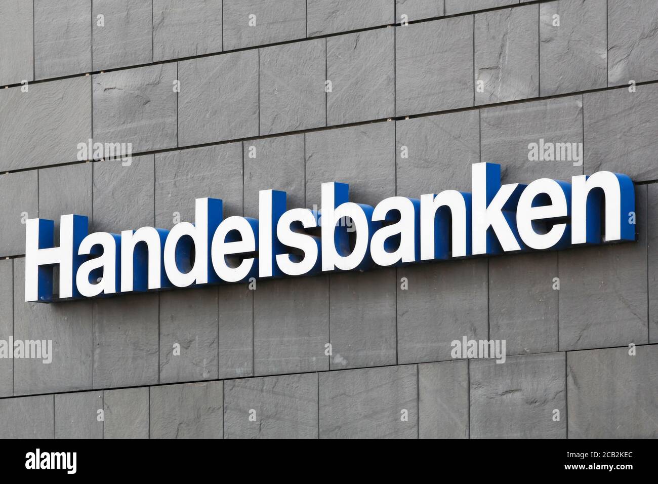 Aarhus, Denmark - August 7, 2020: Handelsbanken logo on a wall. Handelsbanken is a Swedish bank providing universal banking services Stock Photo