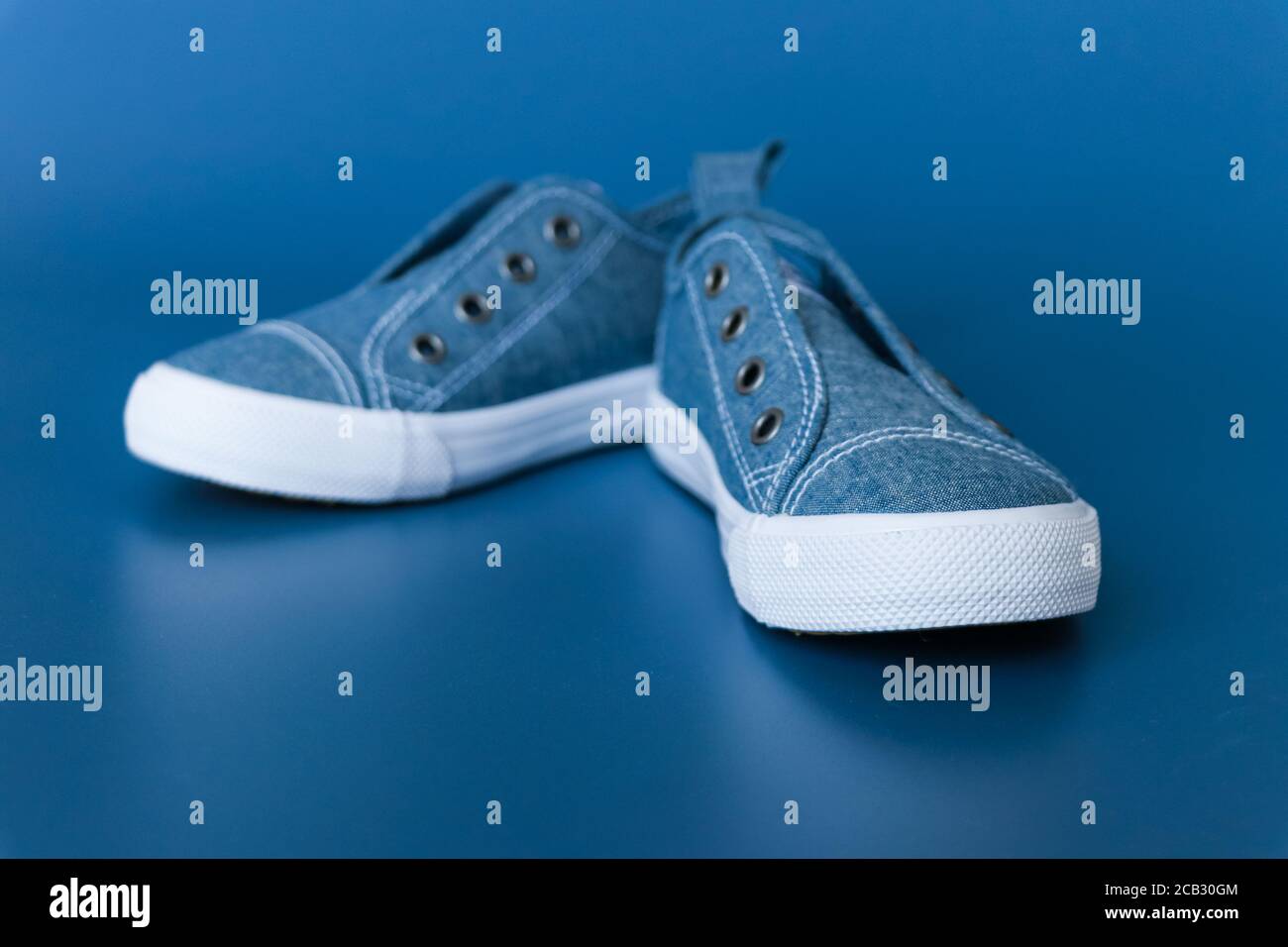kids sneakers without laces