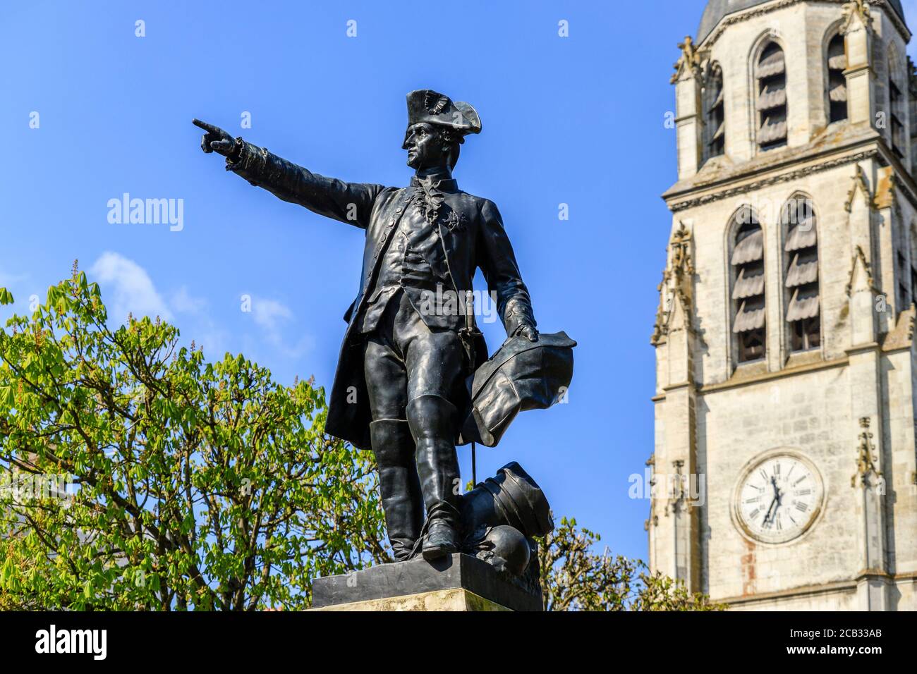France, Loir et Cher, Vendome, Place Saint Martin, Marechal de Rochambeau statue and Saint Martin tower // France, Loir-et-Cher (41), Vendôme, place S Stock Photo