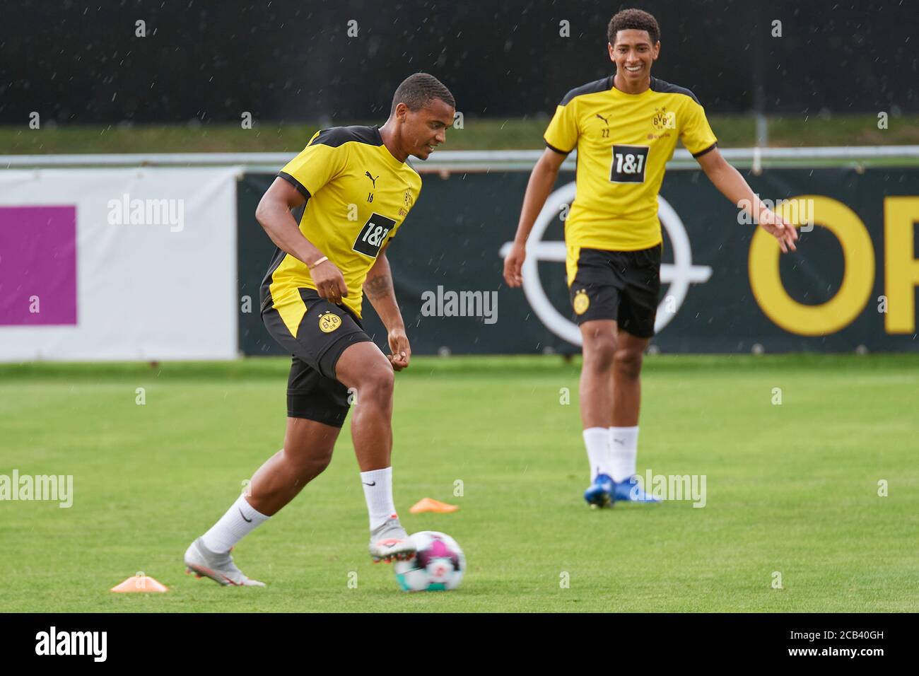 Bad Ragaz, Schweiz. 10. August 2020. Manuel Akanji und Neuzugang Jude  Bellingham beim Training der ersten Mannschaft von Borussia Dortmund in Bad  Raga Stock Photo - Alamy