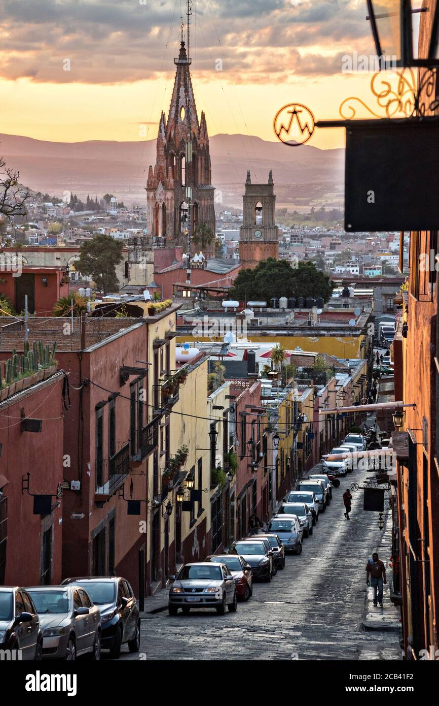 Sunset over the iconic Parroquia de San Miguel Arcangel church seen from  Correo Street in the historic center of San Miguel de Allende, Guanajuato,  Mexico Stock Photo - Alamy