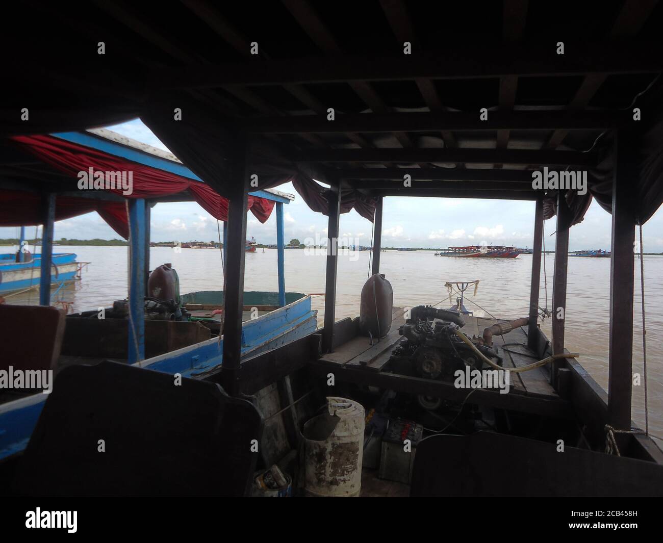 way to angkor wat through tonle sap lake Stock Photo