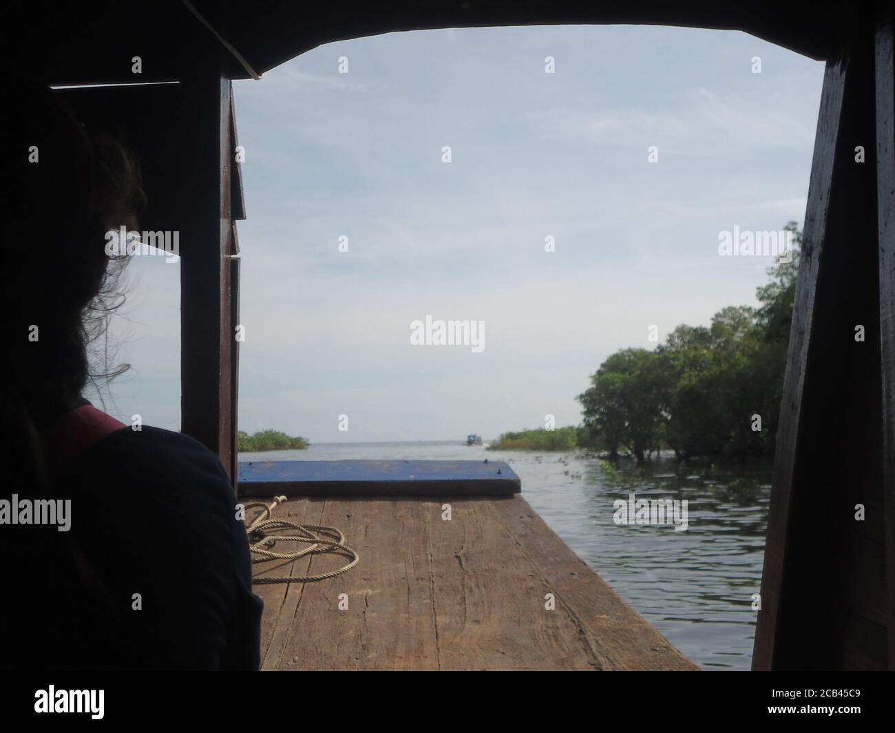 way to angkor wat through tonle sap lake Stock Photo