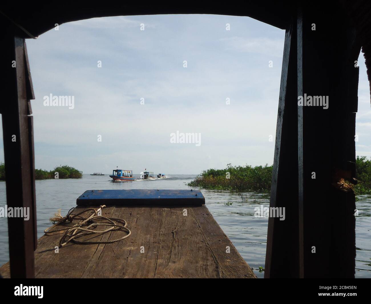 way to angkor wat through tonle sap lake Stock Photo