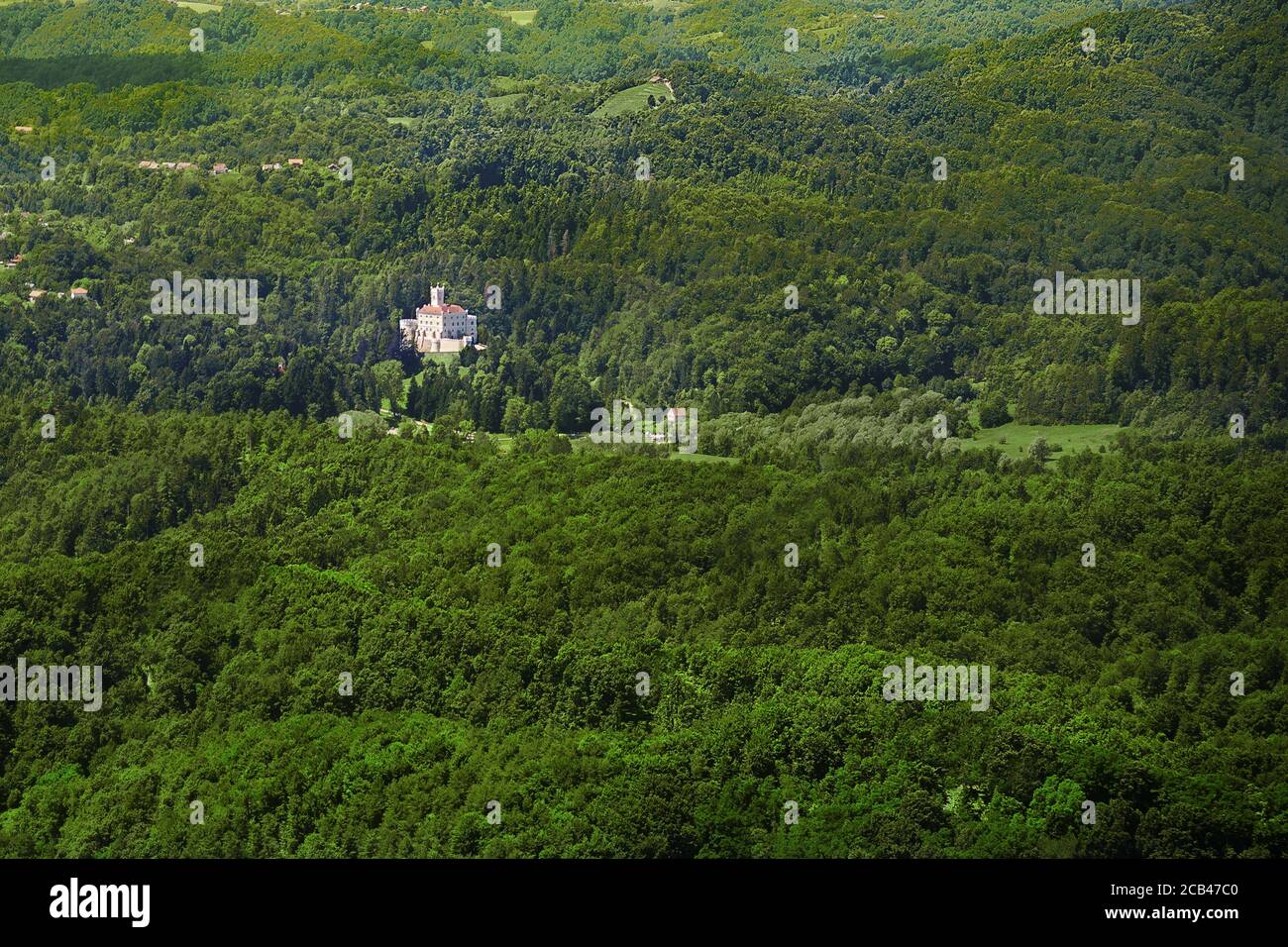 Beautiful shot green mountains hi-res stock photography and images - Alamy