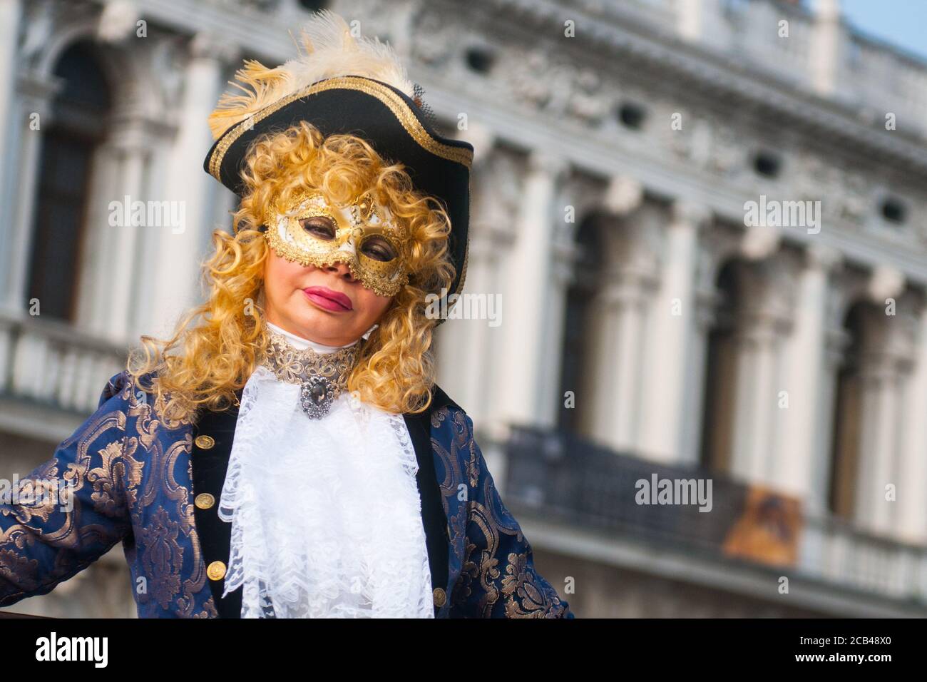 VENICE, ITALY - 28 JANUARY 2018: A lady with a blonde wig and a typical  Venetian costume mask and a hat, during the Venice Carnival with San Marco  squ Stock Photo - Alamy