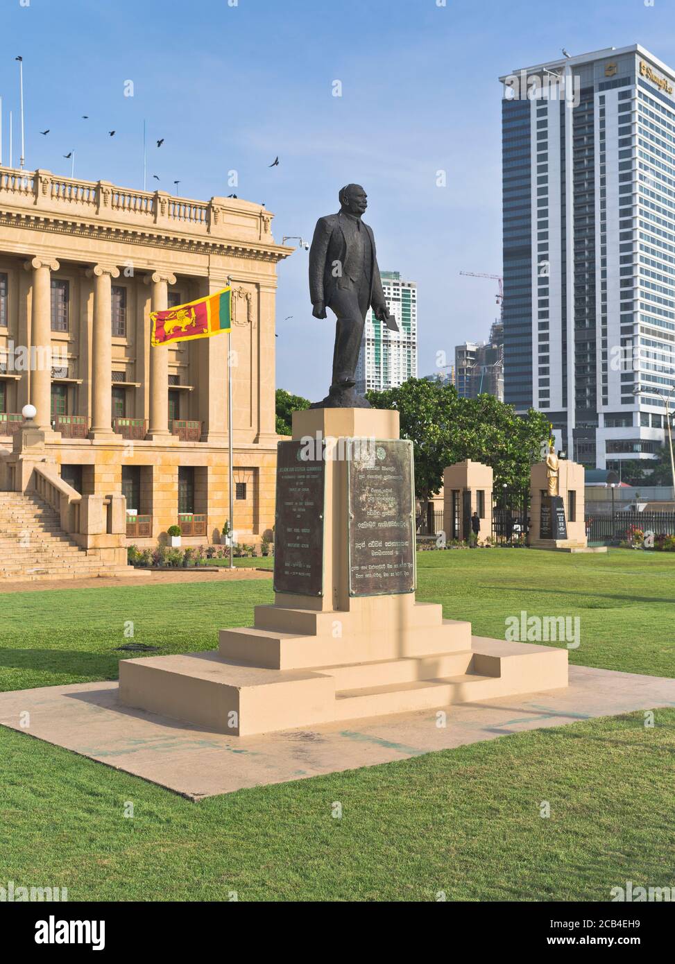 dh D S Senanayake statue COLOMBO CITY SRI LANKA First Prime Minister of Ceylon front of Old Parliament building Stock Photo