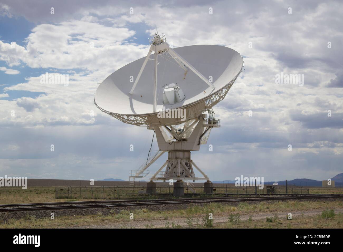 Giant radio telescope observing the universe at the Very Large Array, New Mexico Stock Photo
