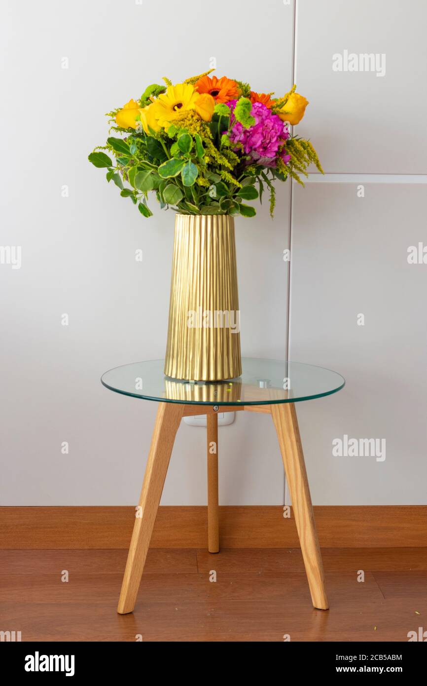 View of Hydrangea flower arrangement in a nice living room Stock Photo - Alamy