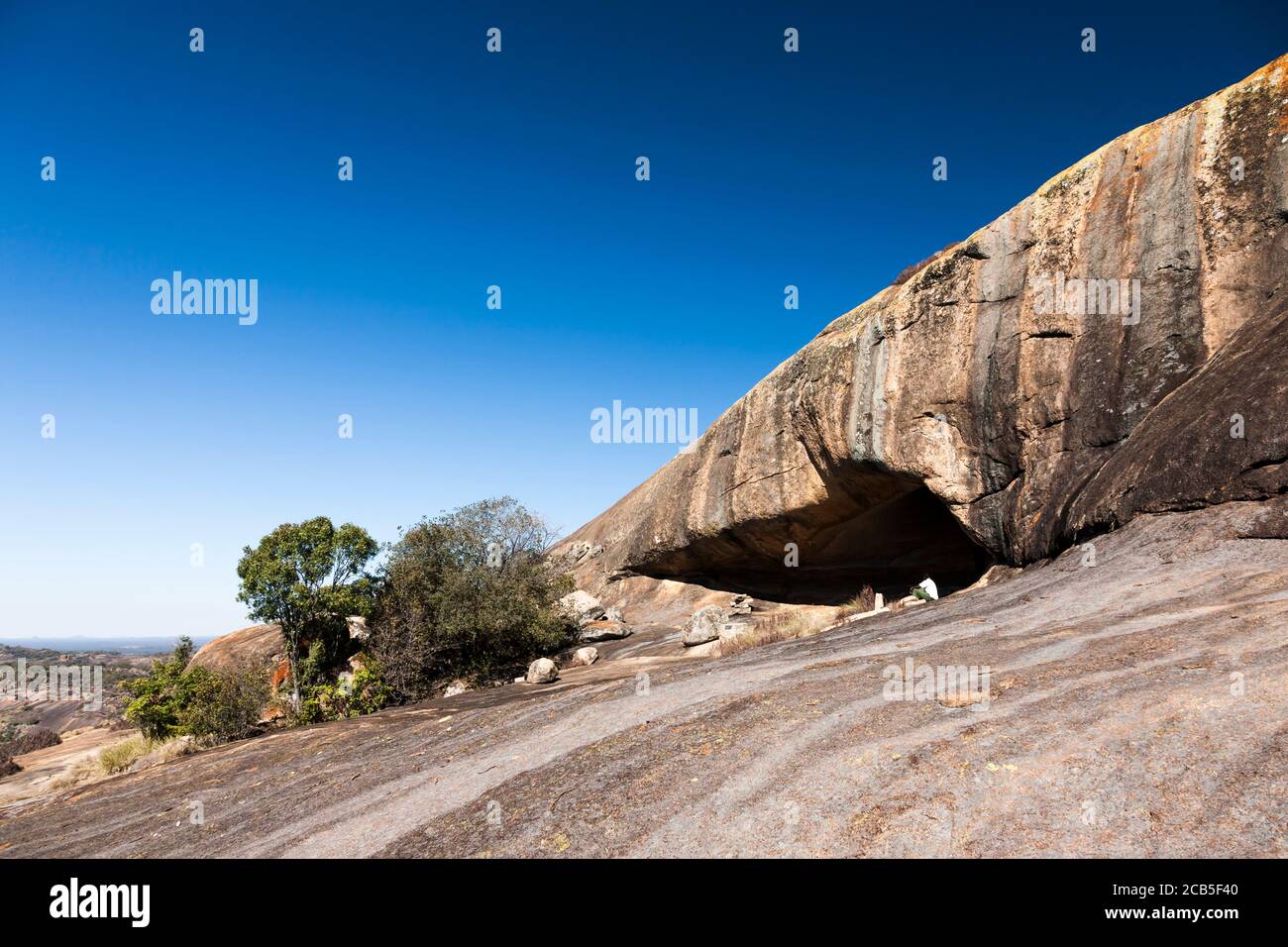 Matobo hills, Entrance of 'Silozwane cave' rock painting site, Matobo National Park, suburbs of Bulawayo, Matabeleland South, Zimbabwe, Africa Stock Photo