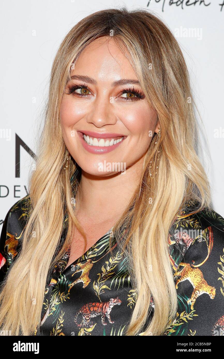 los-angeles-jun-4-hilary-duff-at-the-saint-modern-prayer-candles-for