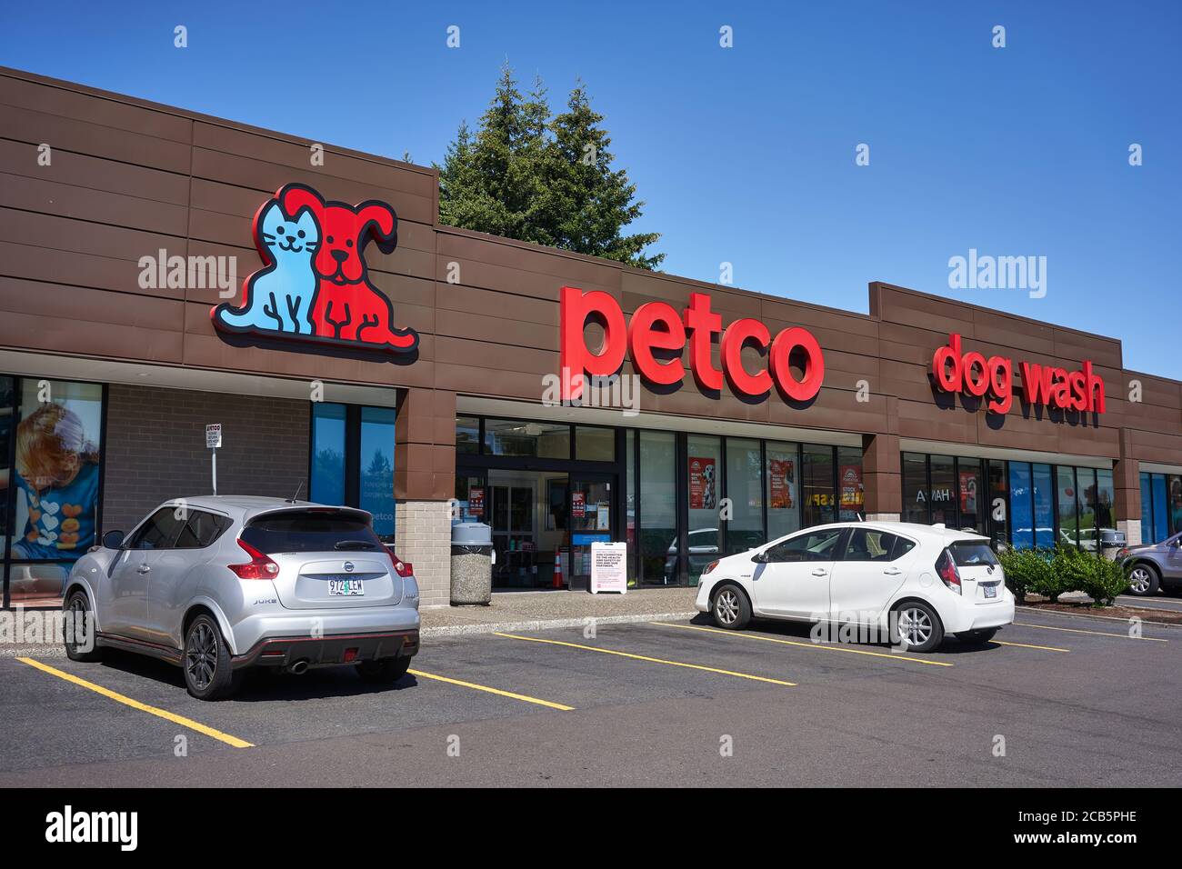 A Petco store in Tigard, Oregon, seen on Monday, August 10, 2020. Petco Animal Supplies, Inc. is an American pet retailer in the United States. Stock Photo
